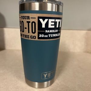 Bnwt yeti 20 oz tumbler Nordic Blue